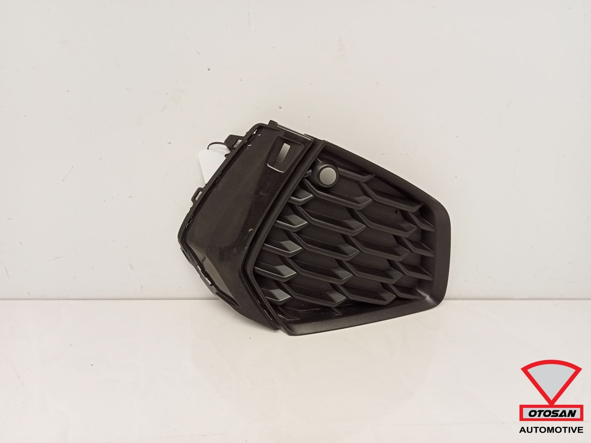 Voor bumper Rooster AUDI A3 8Y S-LINE RECHTS 8Y0807682B INLE, Gebruikt, AUDI AG, Auto-Union-Strasse 1
85045  Ingolstadt, DE, Kundenbetreuung@audi.de