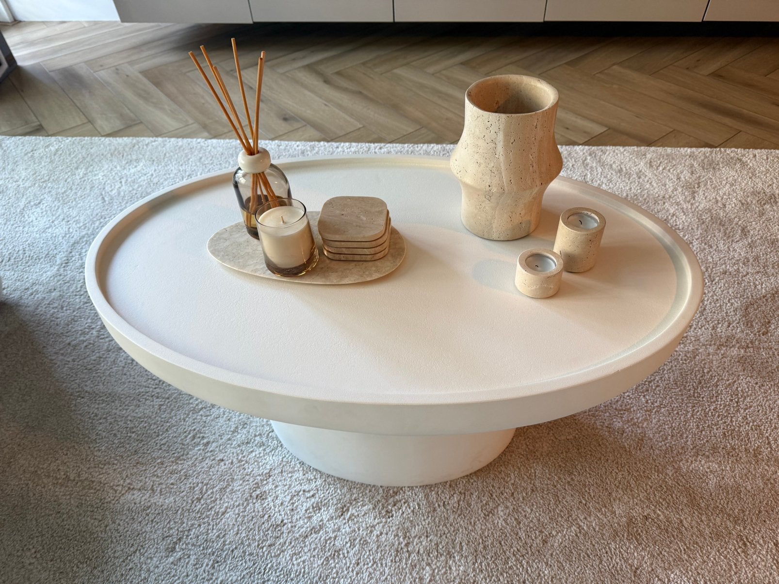 Beige ovaal salontafel, Ophalen, 100 tot 150 cm, 50 tot 100 cm, Zo goed als nieuw
