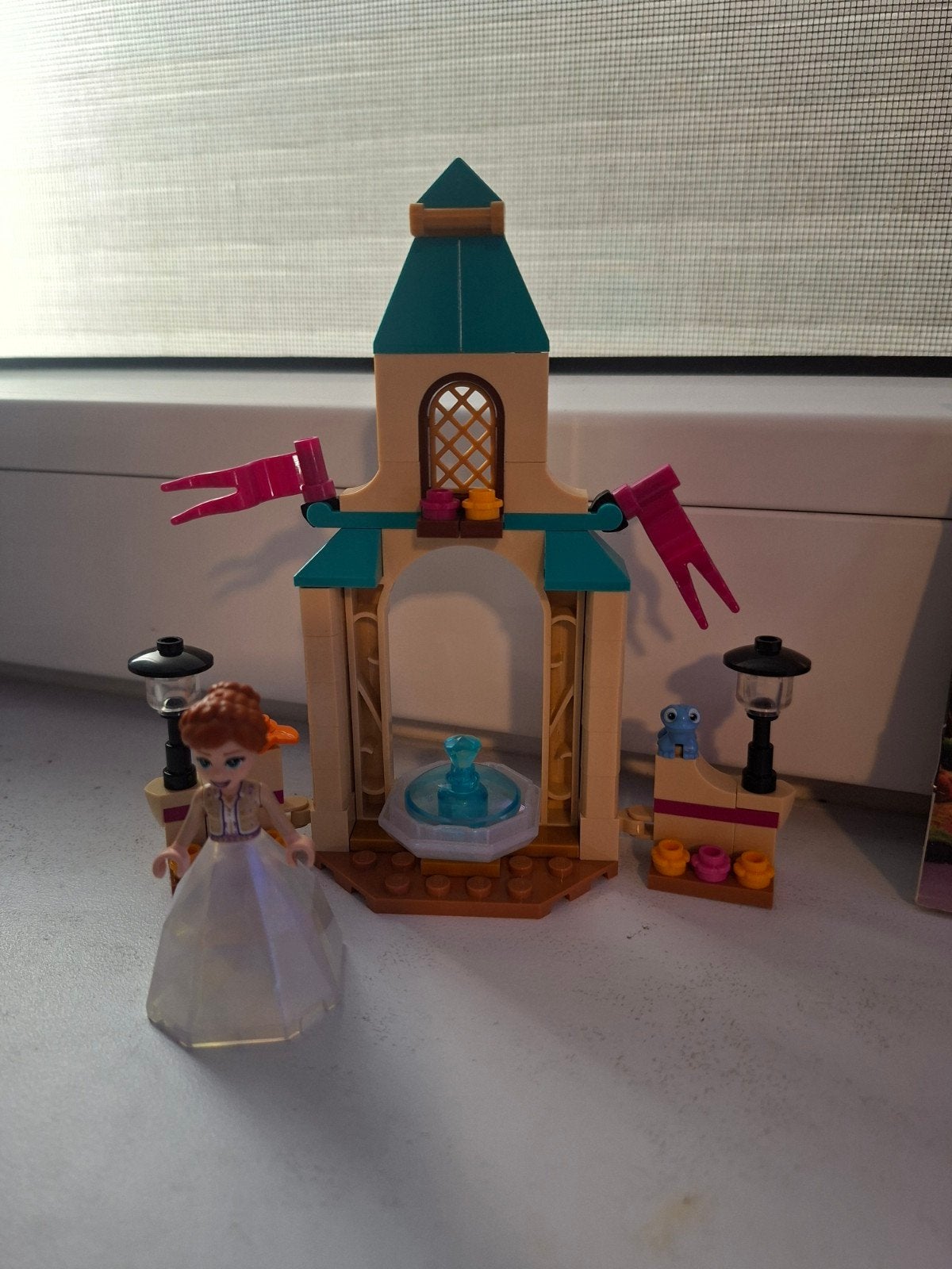 Lego Disney Frozen 43198 Binnenplaats Anna's kasteel, Gebruikt, Lego, Ophalen of Verzenden, Compleet