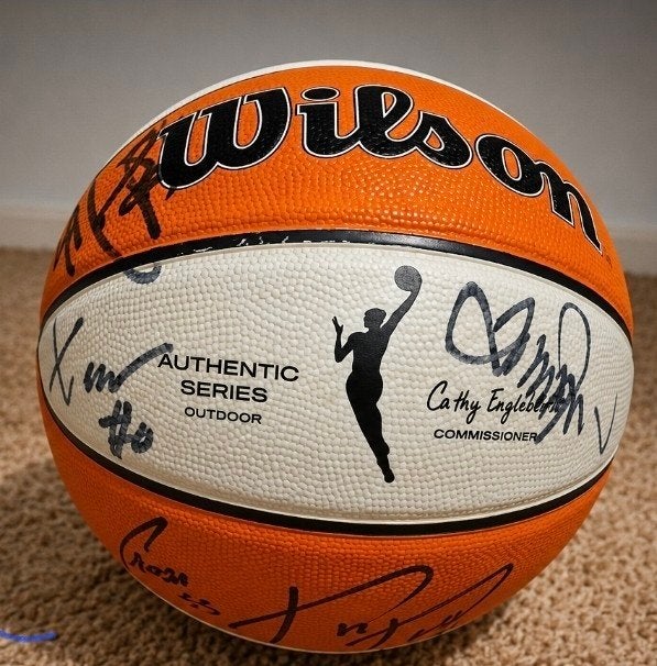 Gesigneerde Harlem Globetrotters basketbal, Sport en Fitness, Overige Sport en Fitness, Ophalen of Verzenden, Gebruikt