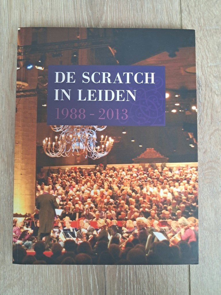 De scratch in Leiden incl. CD, Ophalen of Verzenden, Zo goed als nieuw, Artiest