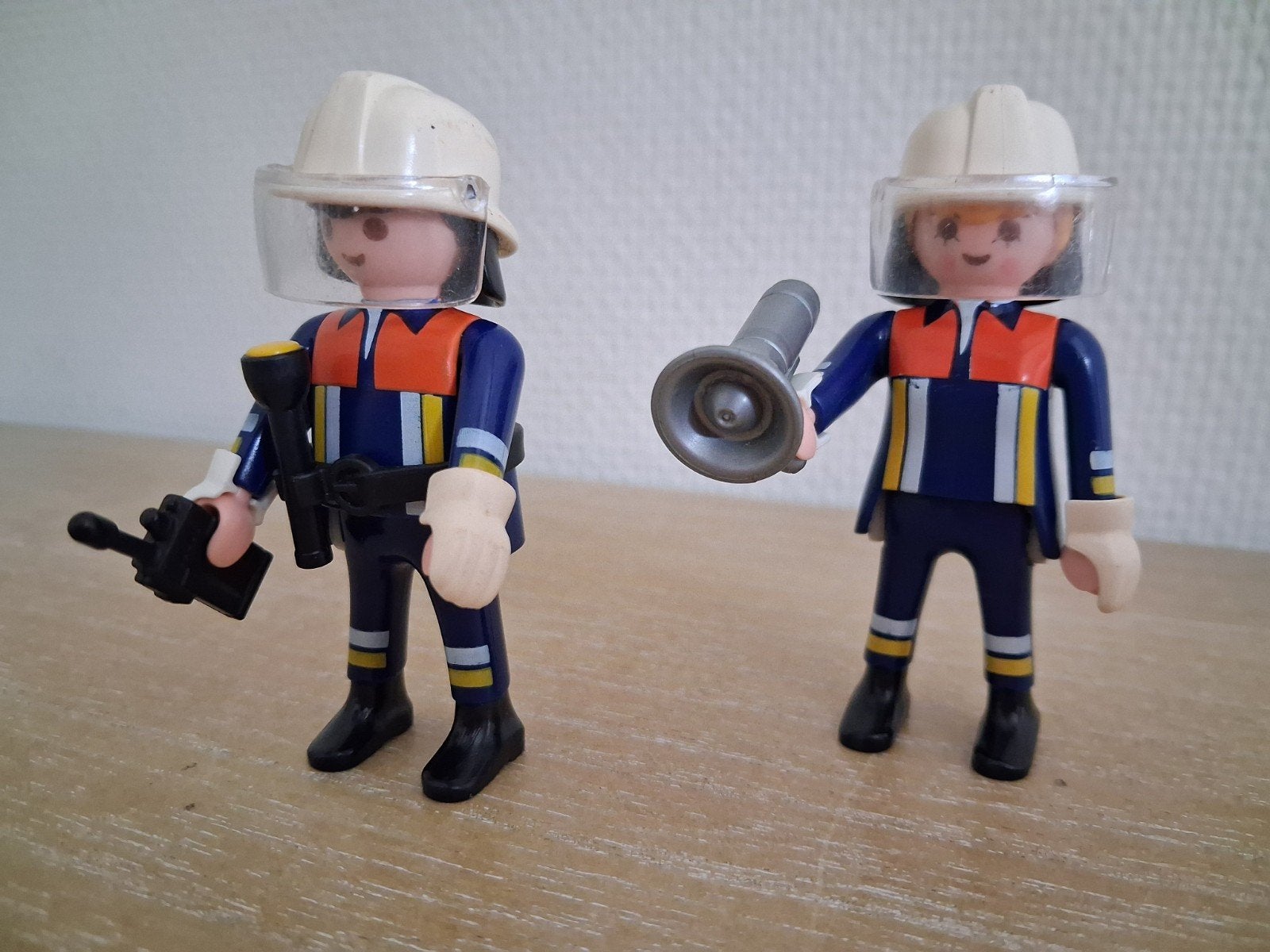 Playmobil 2 brandweermannen met uitrusting, Kinderen en Baby's, Speelgoed | Playmobil, Ophalen of Verzenden, Zo goed als nieuw