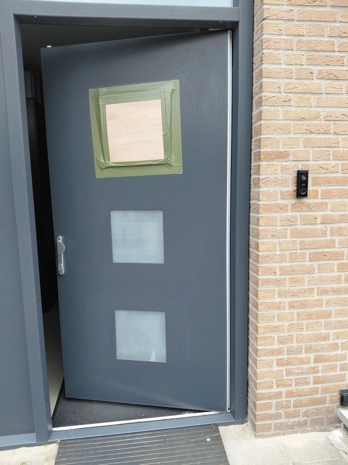 Gratis: moderne kunststof Buitendeur met schade, Doe-het-zelf en Verbouw, Deuren en Horren, Gebruikt, Buitendeur, 200 tot 215 cm