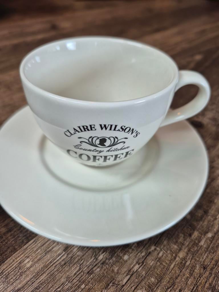 6 Claire Wilson's Country Kitchen koffiekopjes en schotels, Ophalen of Verzenden, Zo goed als nieuw, Overige stijlen, Kop(pen) en/of Schotel(s)
