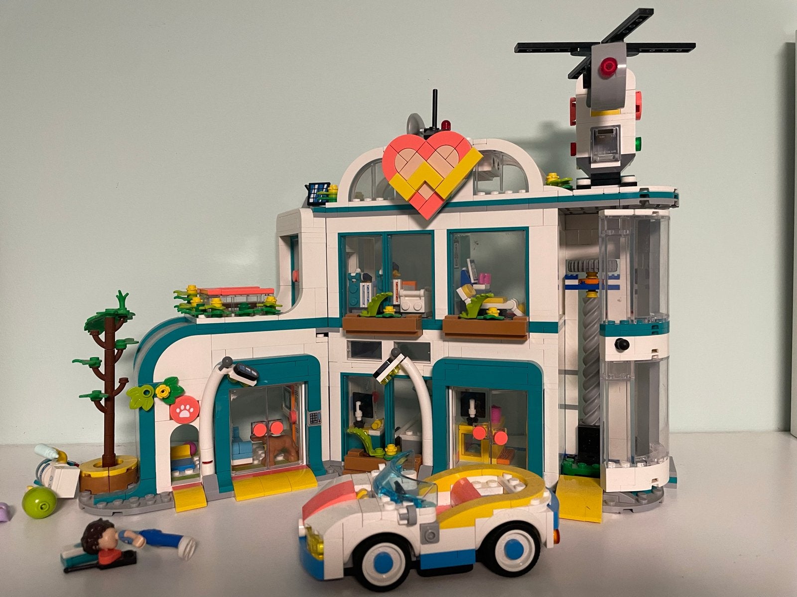 LEGO Friends Dierenkliniek Heartlake City (41695), Ophalen of Verzenden, Zo goed als nieuw, Overige merken