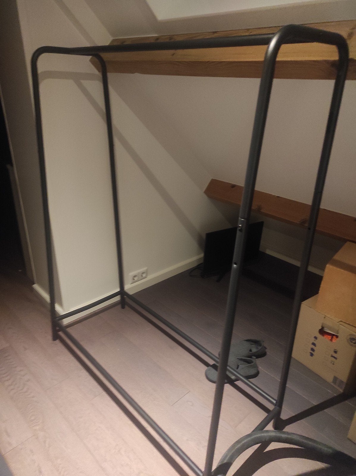Zwart stevig kledingrek, 25 euro!, Ophalen of Verzenden, Gebruikt