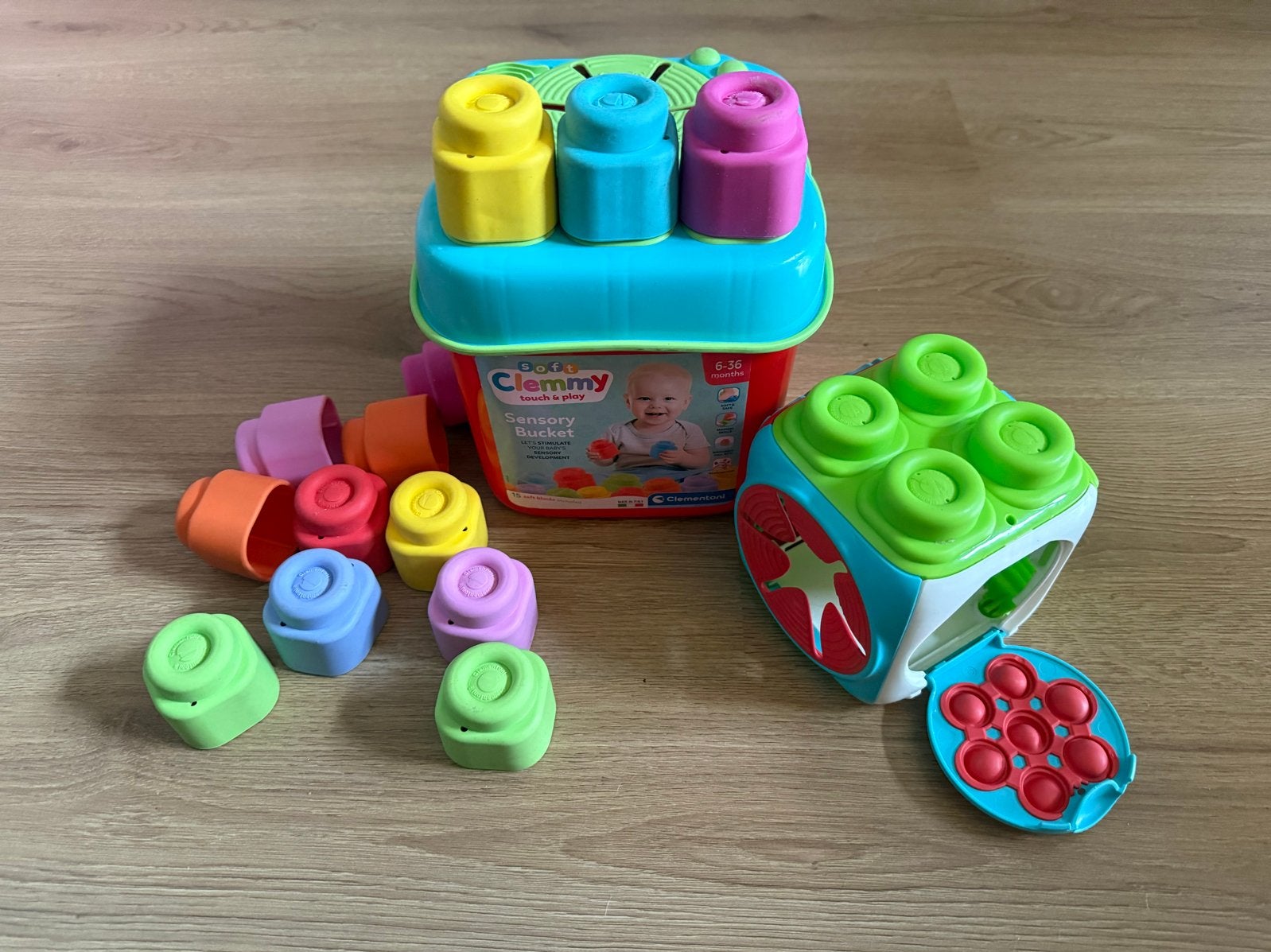 Clementoni Sensory Bucket met 15 zachte blokjes + extra cube, Ophalen, Gebruikt, Overige typen