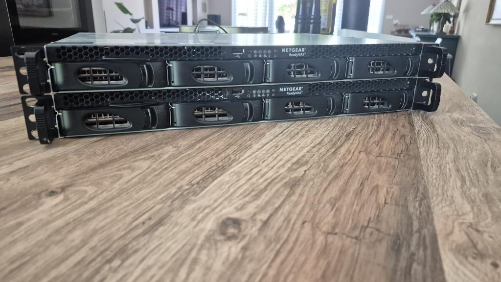 2x Netgear ReadyNAS 2120 1U Rackmount 32TB Totaal (8x 4TB), Computers en Software, NAS, Refurbished, Ophalen of Verzenden