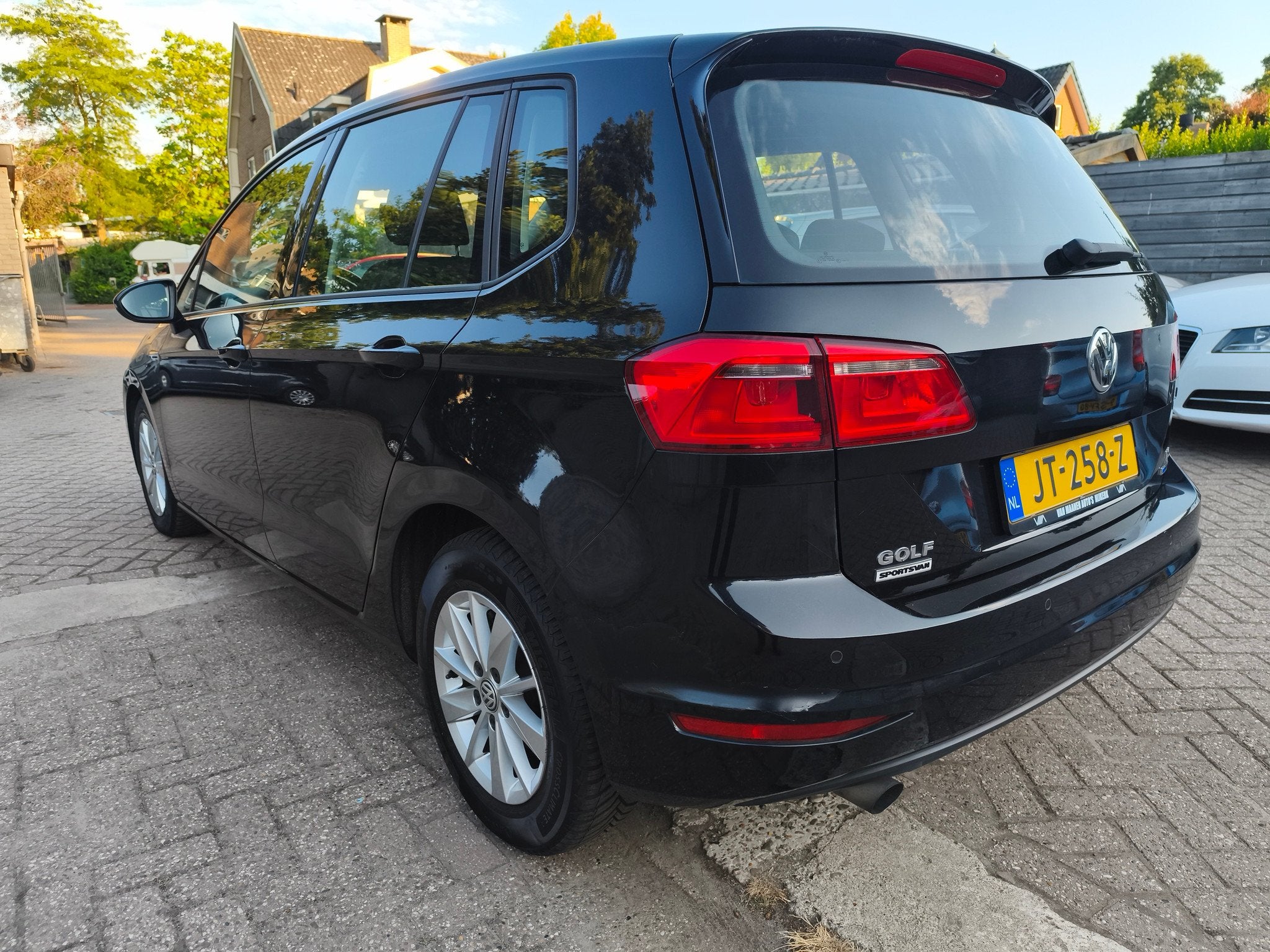 Volkswagen Golf Sportsvan 1.0 TSI 115pk Trendline (bj 2016), Auto's, Gebruikt, Euro 6, 1219 kg, Zwart