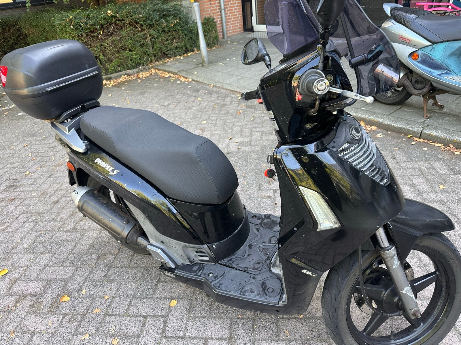 Kymco People S Scooter - Zwart, Inclusief Topkoffer, Gebruikt, Maximaal 45 km/u, Ophalen of Verzenden, People S