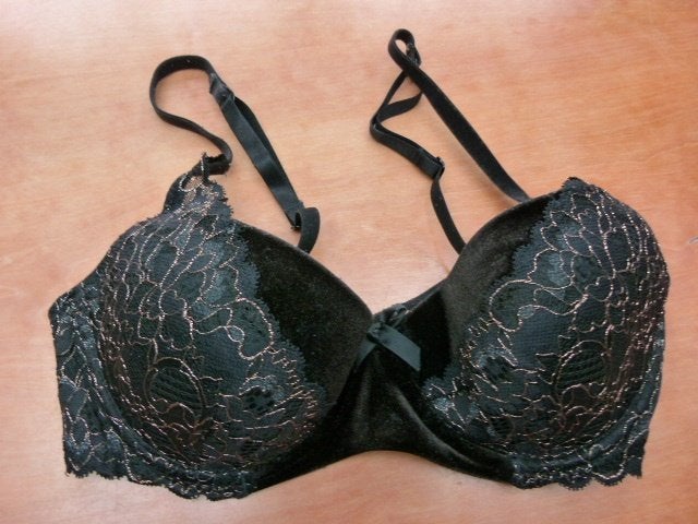 Zwarte BH 75B Hunkemöller gevoerd beugel bewerkt gouddraad, Hunkemöller, Verzenden, Zwart, BH