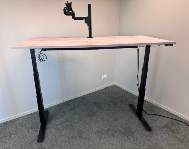Elektrisch Zit-Sta Bureau met kabelgoot,stopcontact,279€/st, Gebruikt, Kabelgoot, Metaal, Ophalen of Verzenden