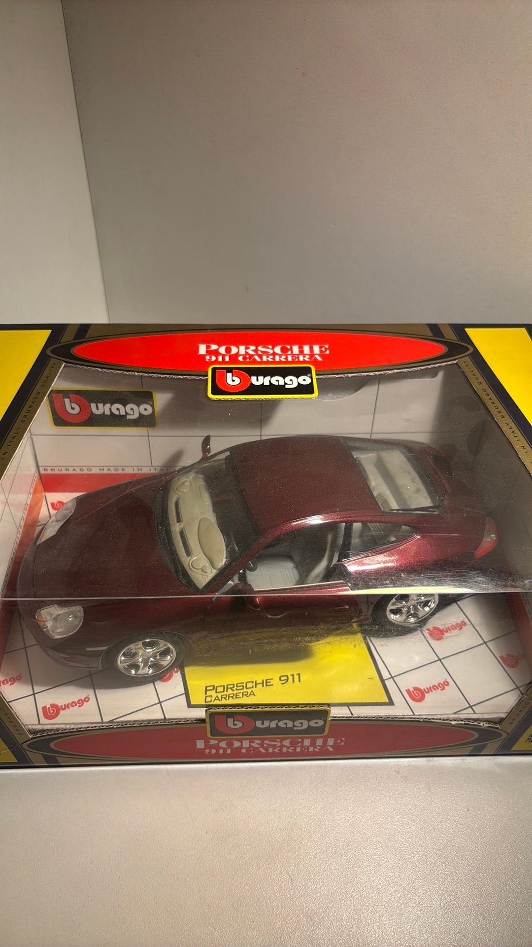 Porsche 911 carrera bordo red Bburago 1.18, Hobby en Vrije tijd, Ophalen of Verzenden, Bburago, A, A