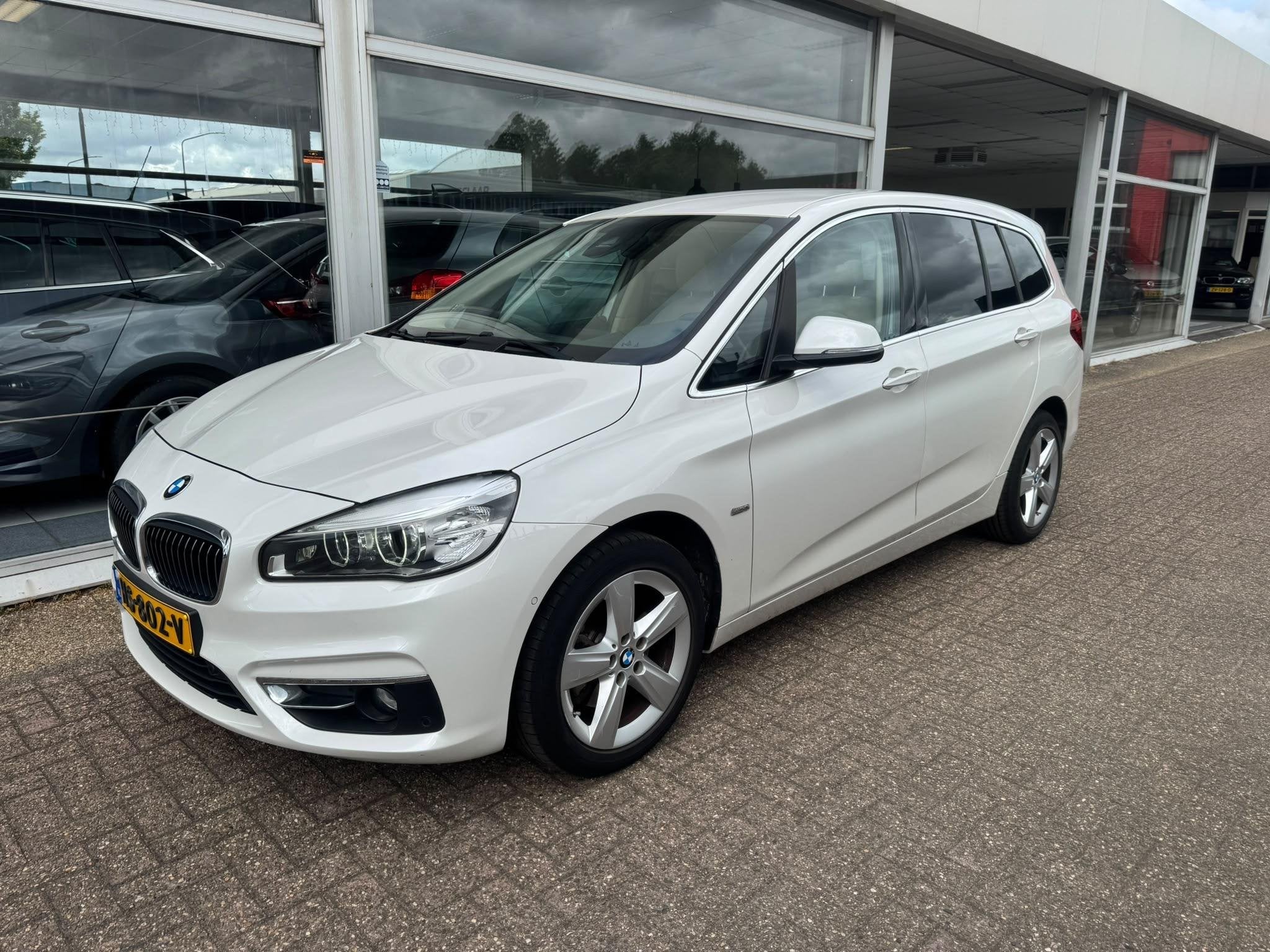 BMW 2-serie Gran Tourer 218i Luxury | Automaat | Achteruitri, Auto's, 136 pk, Gebruikt, 2-Serie Gran Tourer, Wit