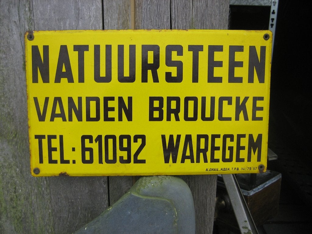 drie oude gelijke emaille borden, Ophalen