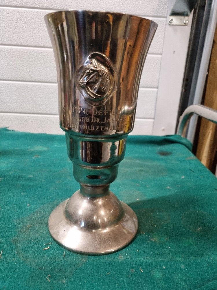 prijzenbeker defile 1947 met paardenhoofd, Ophalen of Verzenden, 'T Olde Gre-j, Info@toldegrej.nl, Endepoelstraat 20f Didam