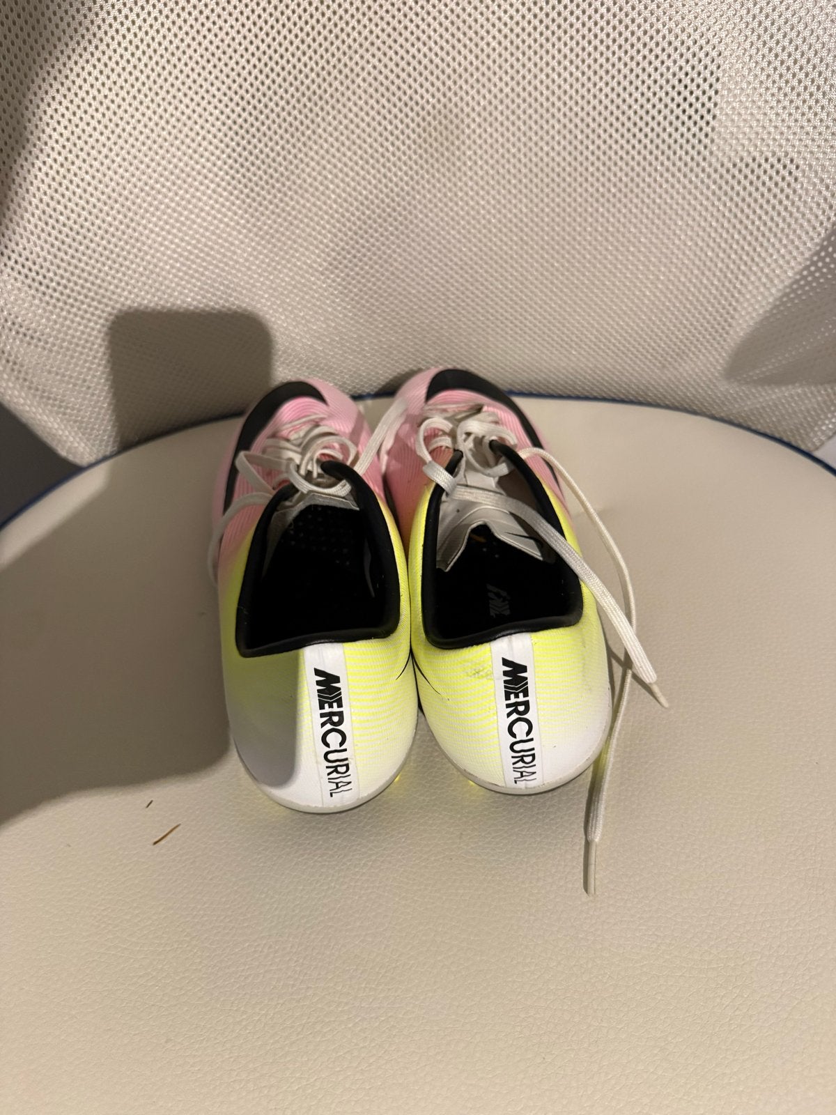 Nike Mercurial Voetbalschoenen - Roze/Geel, Maat XS of kleiner, Schoenen, Ophalen of Verzenden, Zo goed als nieuw