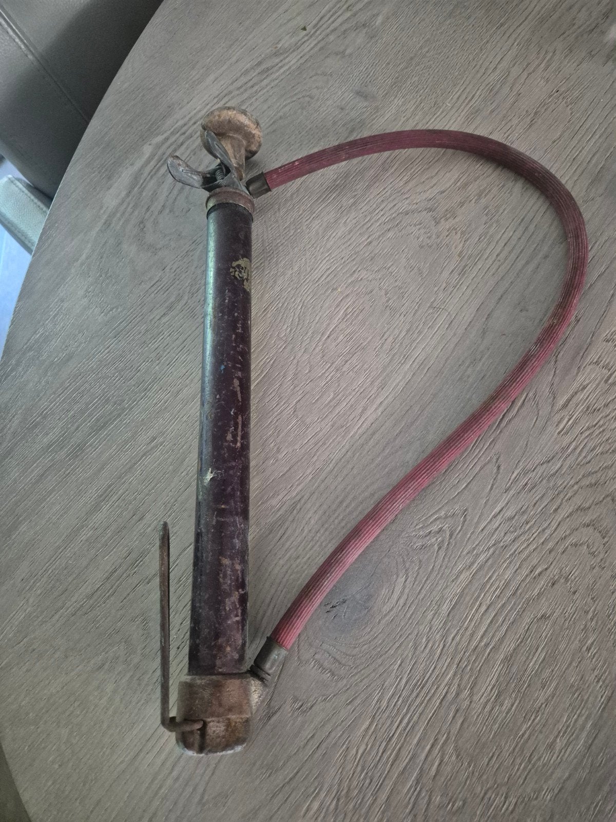 Vintage handpomp met slang - Antieke luchtpomp, Antiek en Kunst, Ophalen of Verzenden