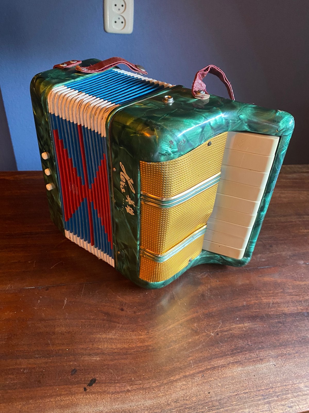 Oude kinder harmonica, Ophalen