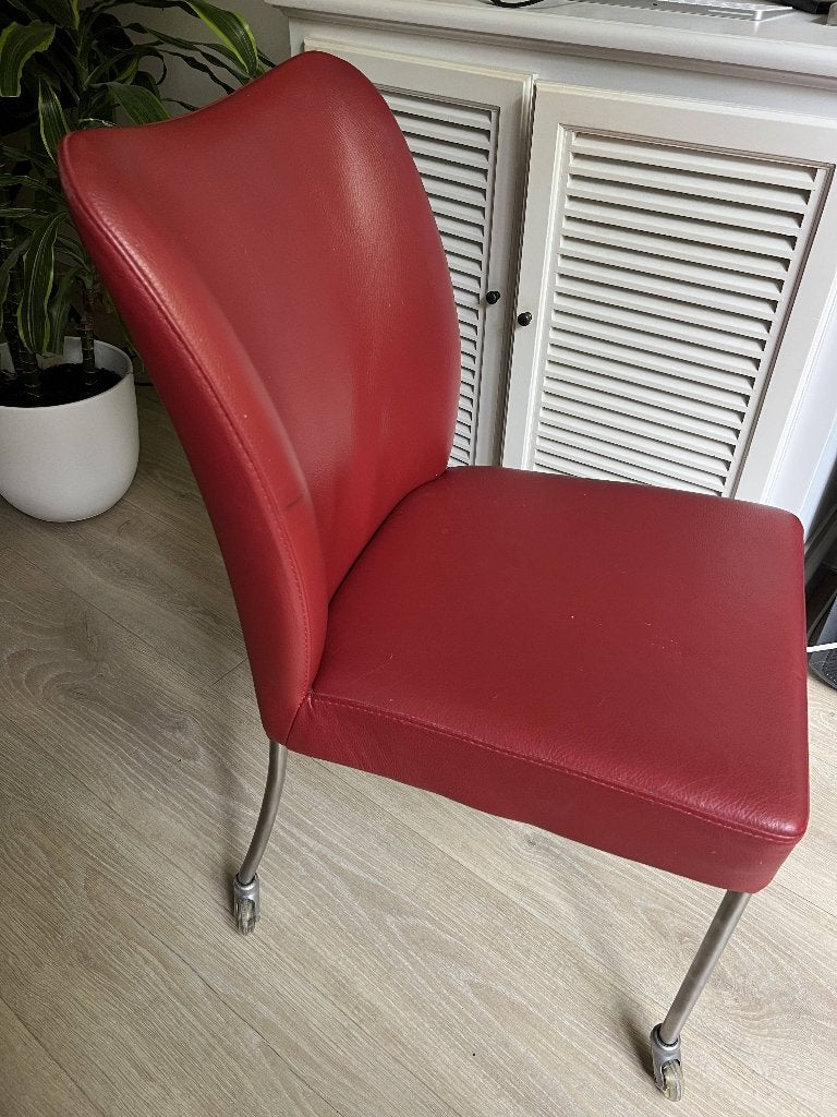 Bert Plantagie Duo eetkamerstoel | Rood leer | RVS, Huis en Inrichting, Stoelen, Ophalen, Gebruikt, Past zowel in een modern als klassiek interieur