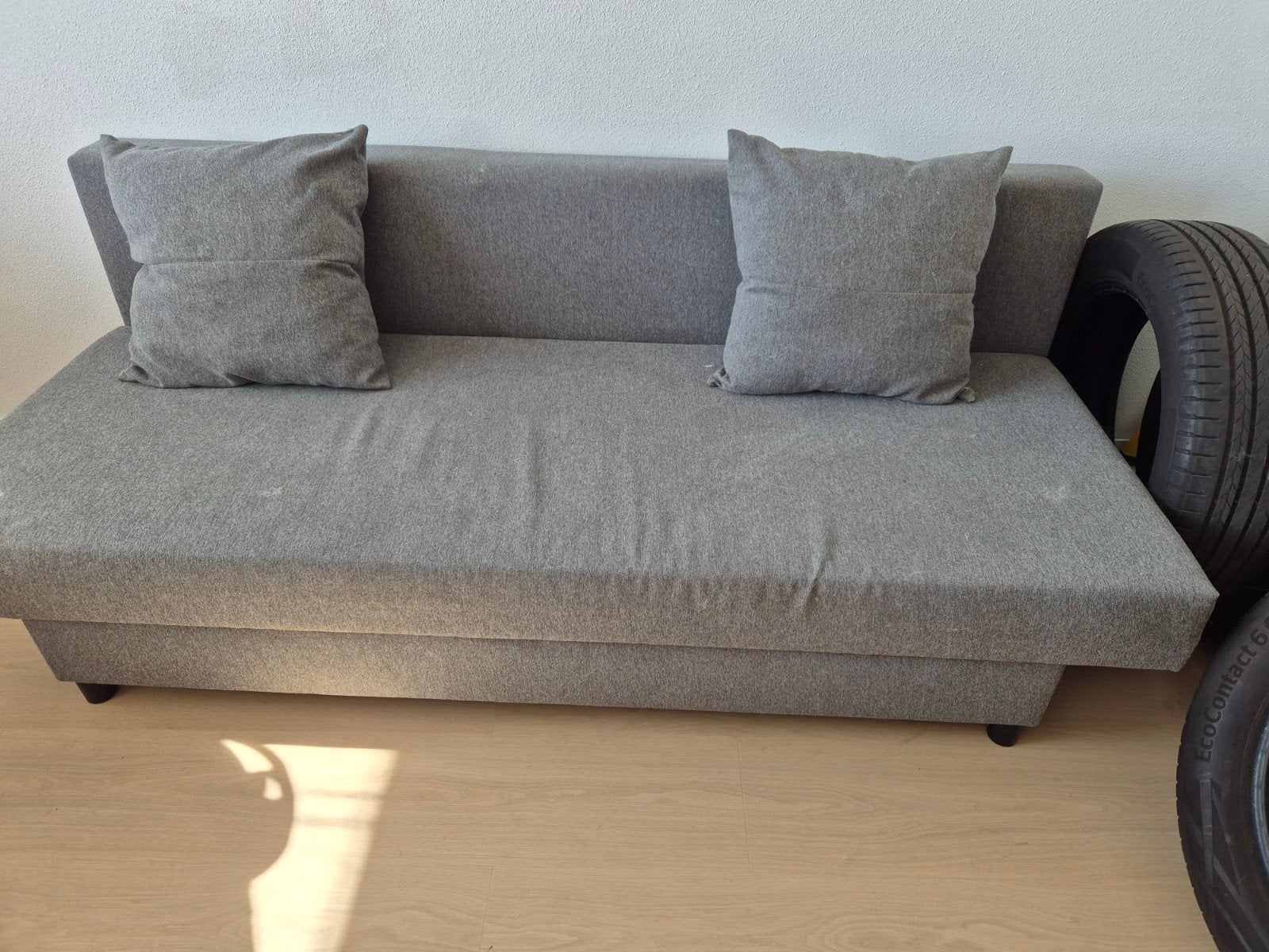 Grijze slaapbank met kussens, Huis en Inrichting, Ophalen, Gebruikt, Tweepersoons, Grijs