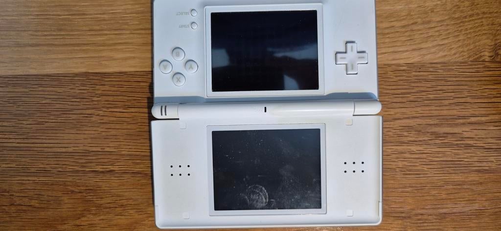 Nintendo DS Lite Wit met hoes en oplader, Spelcomputers en Games, Spelcomputers | Nintendo DS, Ophalen of Verzenden