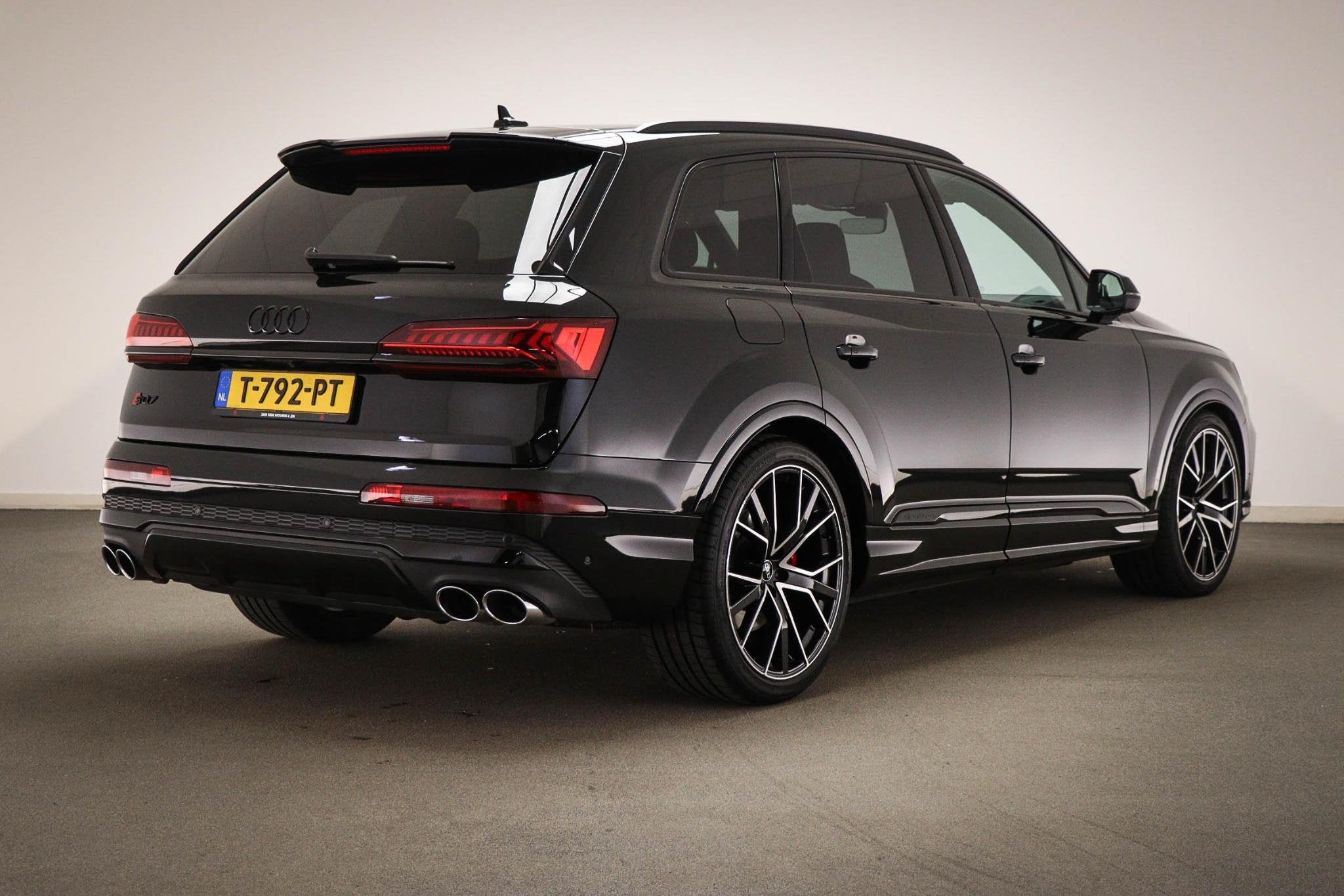 Audi Q7 4.0 TFSI SQ7 quattro 7p | PANORAMDAK | LEDER | STOEL, Auto's, Automaat, 2240 kg, Gebruikt, Met garantie (alle)