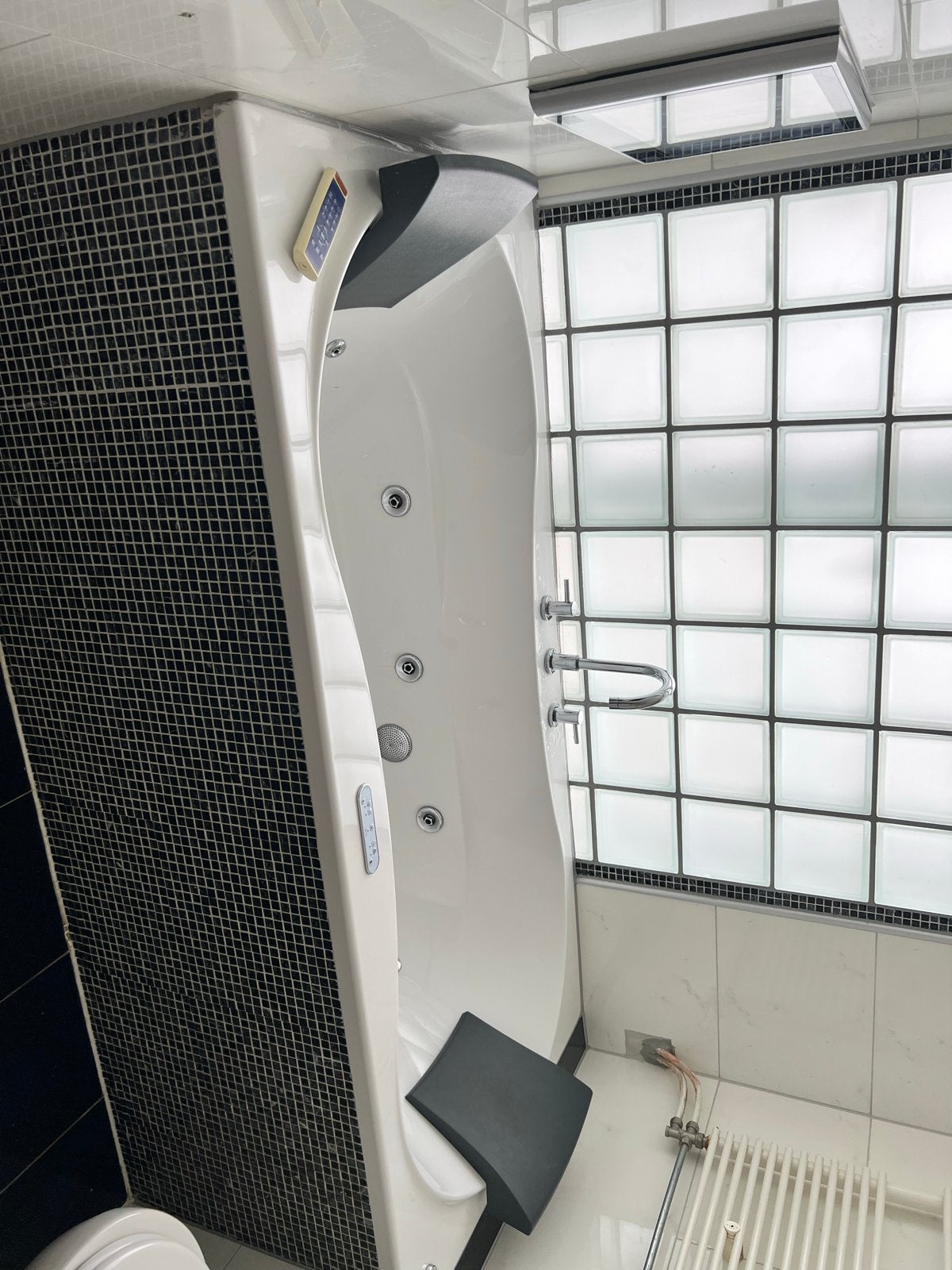 Luxe whirlpool bad met TV, Ophalen, Gebruikt, Met bad