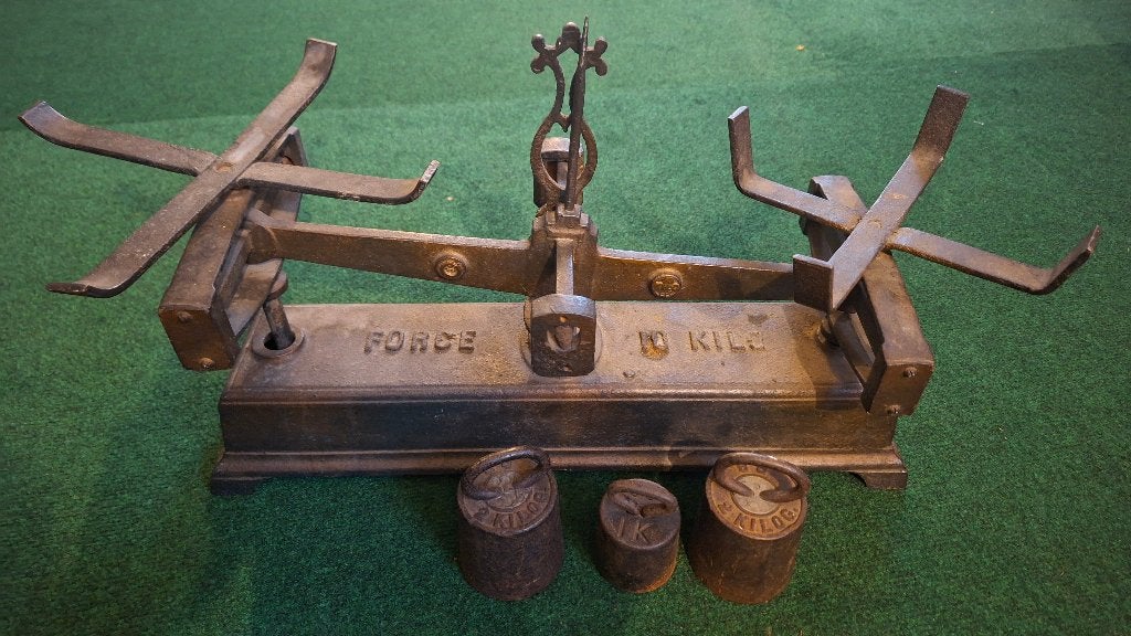 antieke gietijzeren weegschaal Force 10 Kilo + Gewichten, Antiek en Kunst, Ophalen