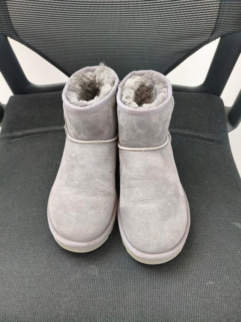 UGG dames boots maat 37, Kleding | Dames, Schoenen, Zo goed als nieuw, Snowboots, Grijs, Ophalen