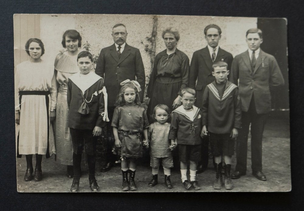 Communie - Jongen met familie, Verzenden, Gebruikt, Kaart of Prent, Christendom | Katholiek