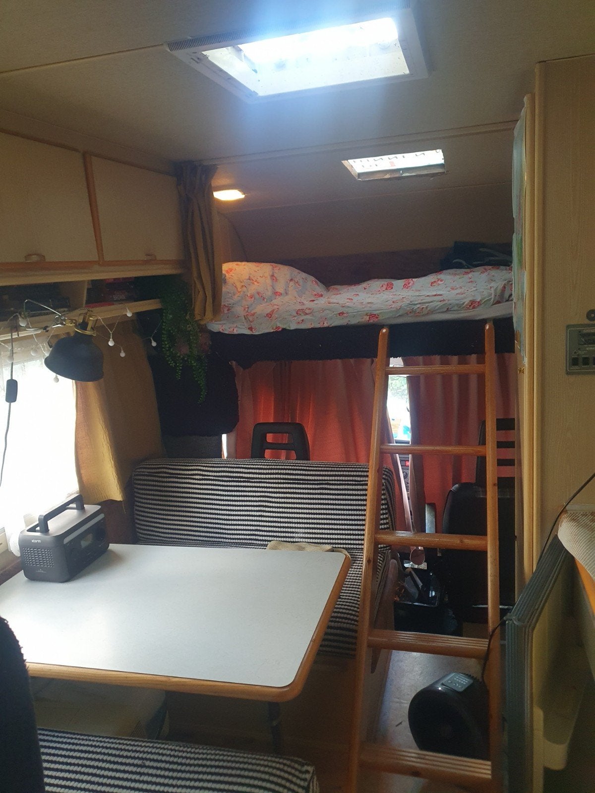 Zoek je tijdelijke woonruimte ? Camper @ Amsterdam€400 p/m", Minder dan 20 m², Amsterdam