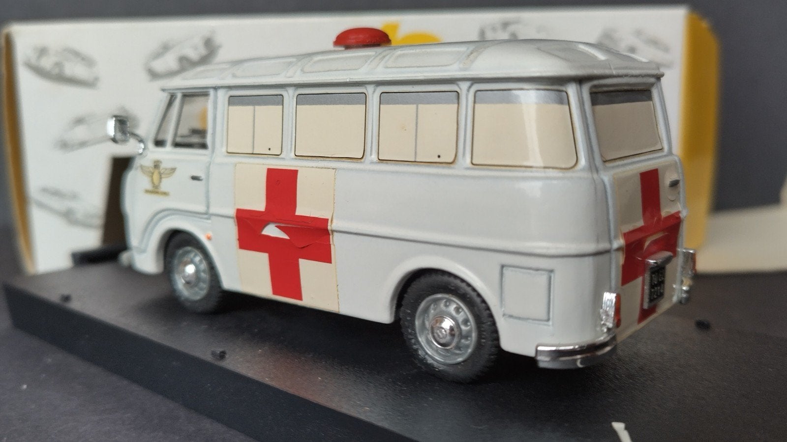 Alfa Romeo 2 ambulance Croce Rossa 1:43 Off 43 Pol, Overige merken, Auto, Verzenden, .