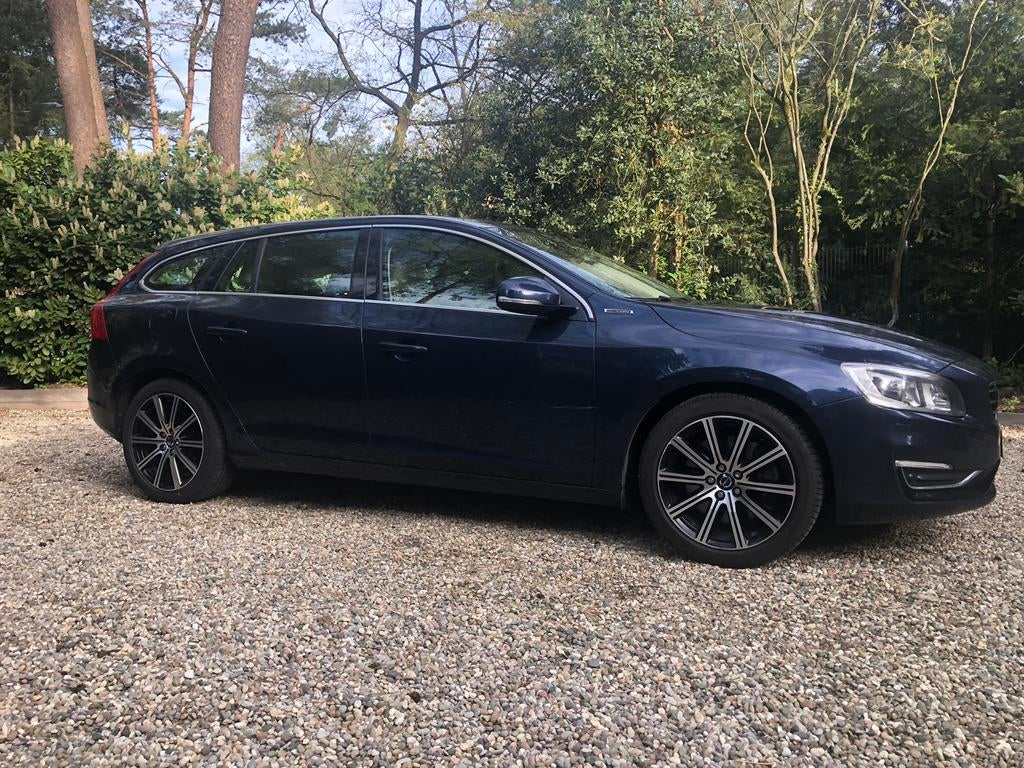 Volvo V60 D6 315pk Plug-in Hybrid, 35-40 elec range 2013, Auto's, Volvo, 1849 kg, 1800 kg, Blauw, Particulier