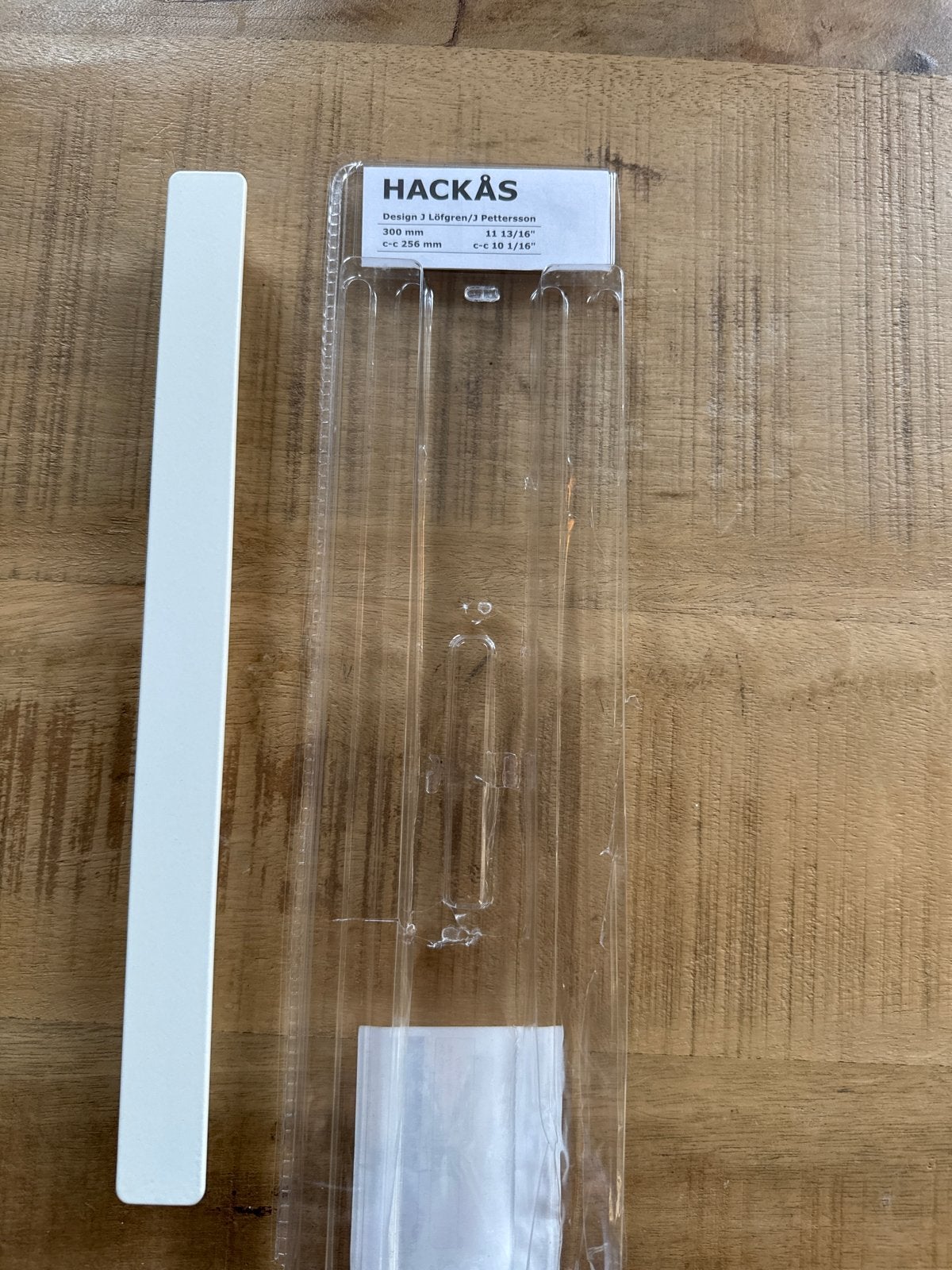 Gevraagd IKEA HACKÅS handgrepen  300 mm wit, Ophalen of Verzenden, Gebruikt