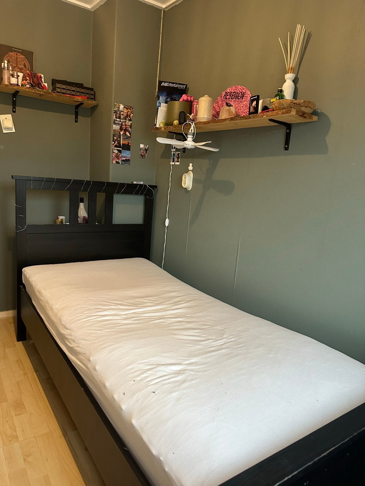 Zwart eenpersoonsbed incl matras + topper, Gebruikt, 90 cm, Eenpersoons, Zwart