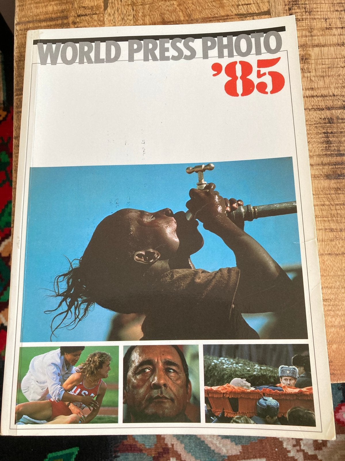 World Press Photo '85 Jaarboek - Historische Fotografie, Boeken, Ophalen of Verzenden, Gelezen, Fotografie algemeen