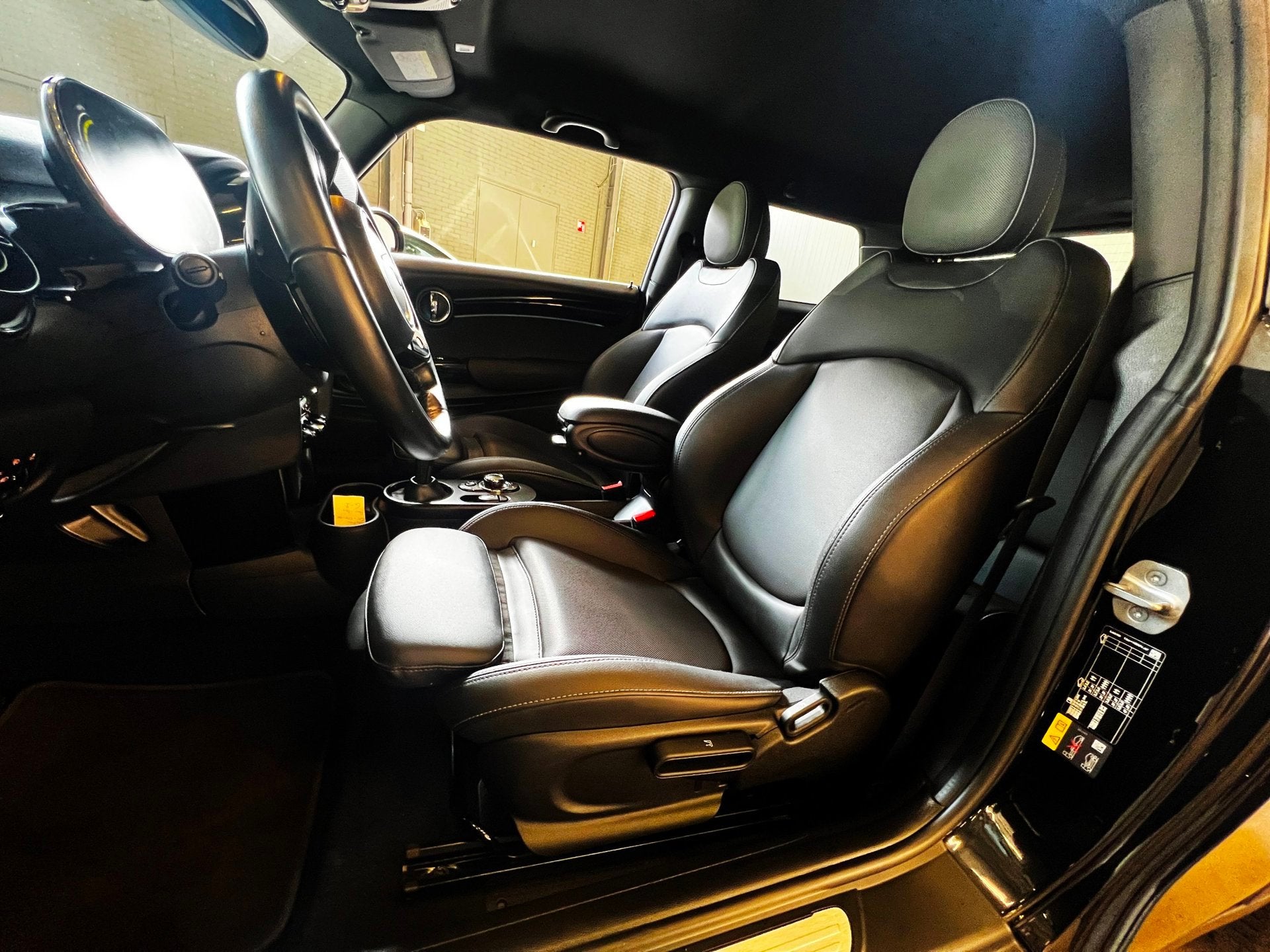 Mini Electric Sport_Navi_Leder_PDC_Stoelverw_Carplay, Gebruikt, 1340 kg, 4 stoelen, Leder
