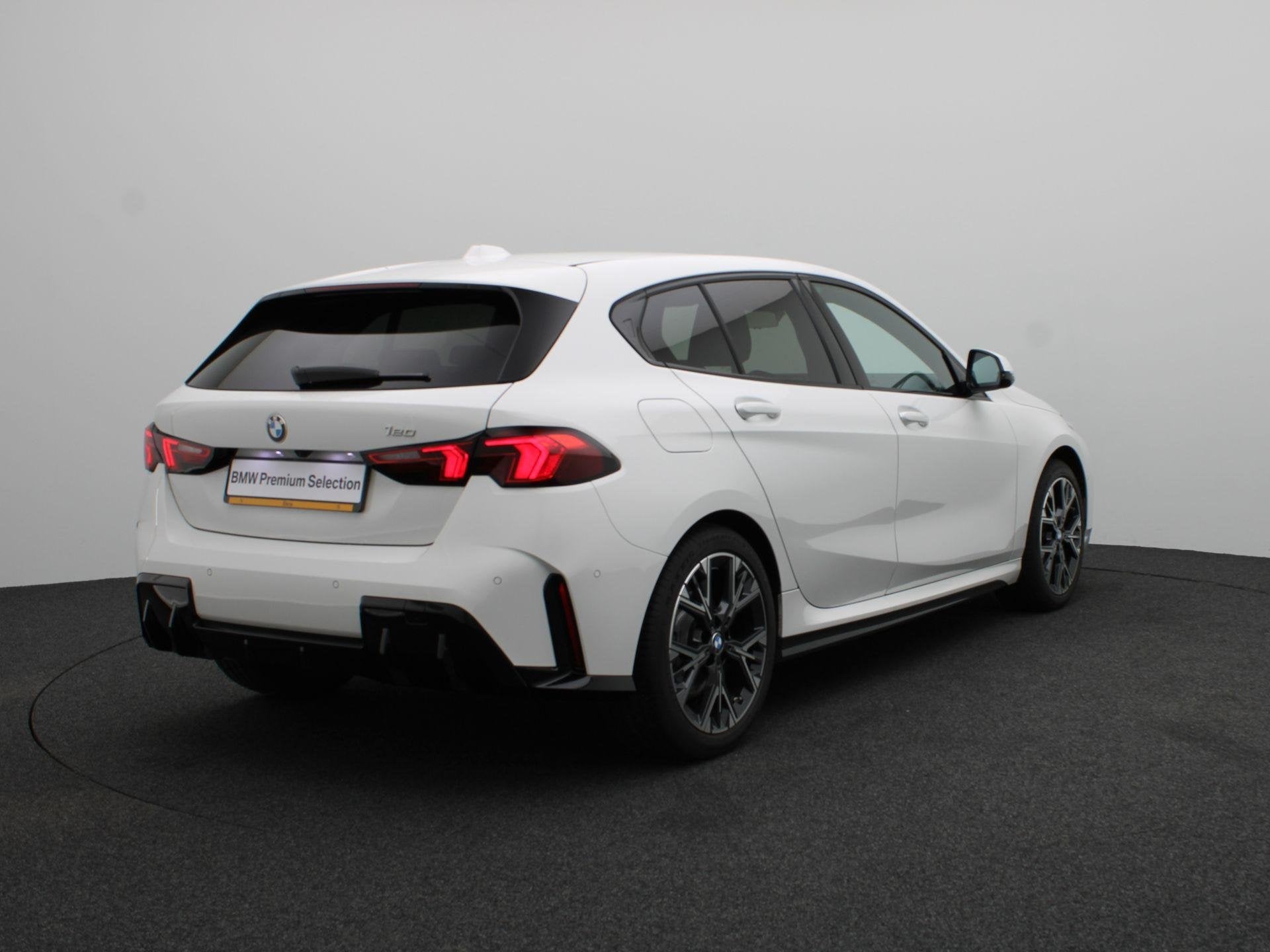 BMW 1 Serie 120 M Sportpakket | Premium Pack | Achteruitrijc, Stof, Met garantie (alle), Wit, Bedrijf