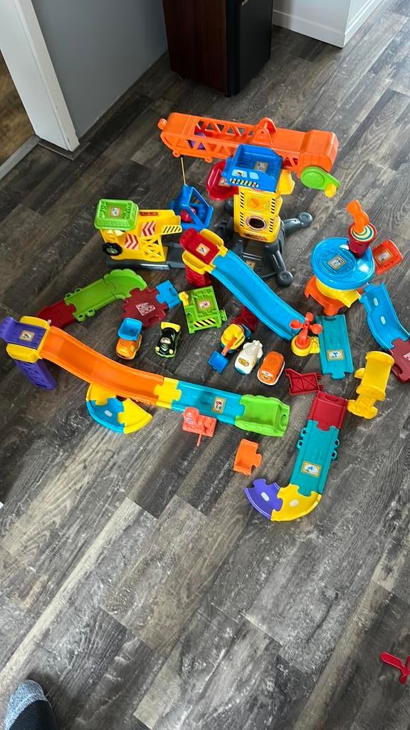 Toet toet vliegveld takel en veel meer… ,5 auto’s V -Tech, Ophalen of Verzenden, Gebruikt, 2 tot 4 jaar