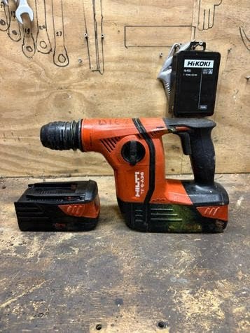 Hilti accu boorhamer met accu en lader, Ophalen of Verzenden, Gebruikt, Boormachine, Variabele snelheid