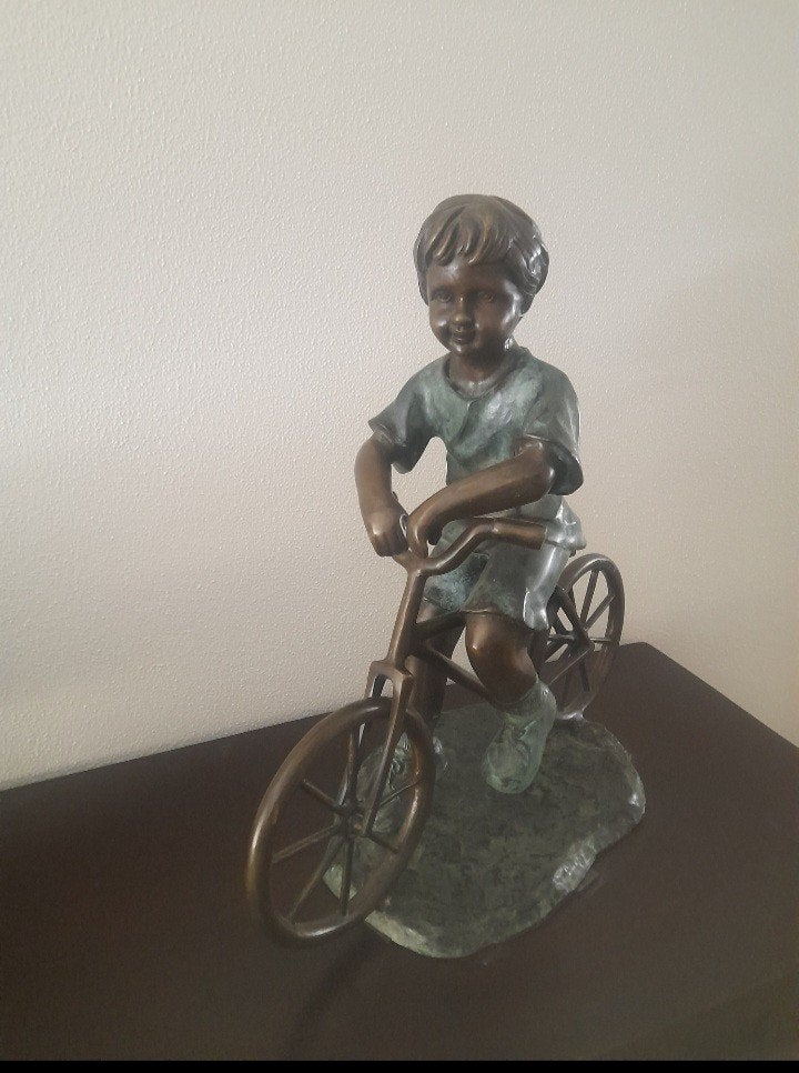 Brons beeld jongen met fiets, Ophalen