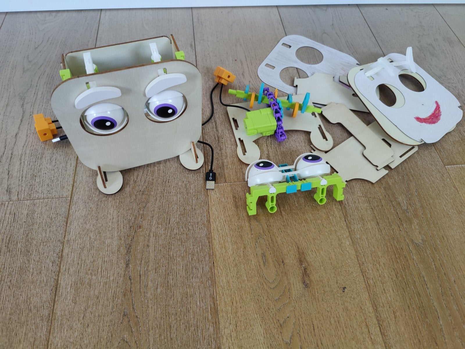 Bouw je robot vriendje. Laat ogen bewegen. Interactief, Ophalen, Gebruikt, Jongen of Meisje