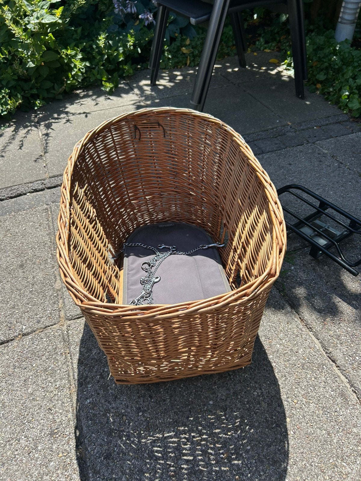 Rieten hondenmand achterop de fiets, Ophalen, Zo goed als nieuw