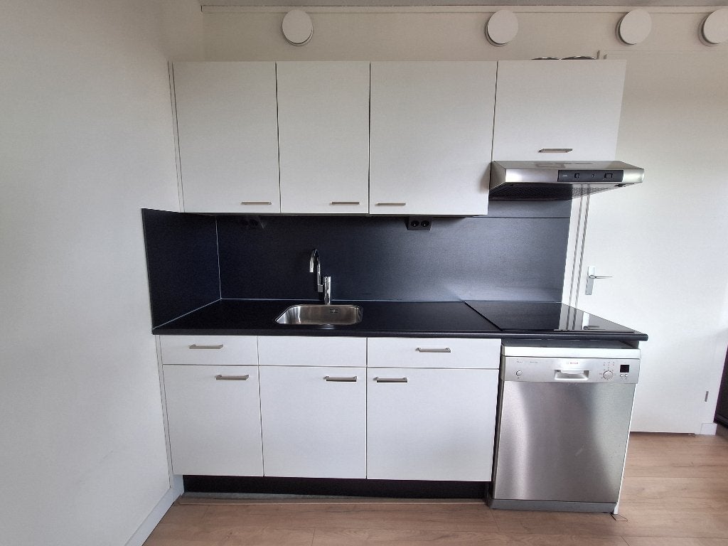 Complete keuken | Bosch | Grohe | 9 mnd oud, Ophalen, Wit, Enkelwandige keuken, Zo goed als nieuw
