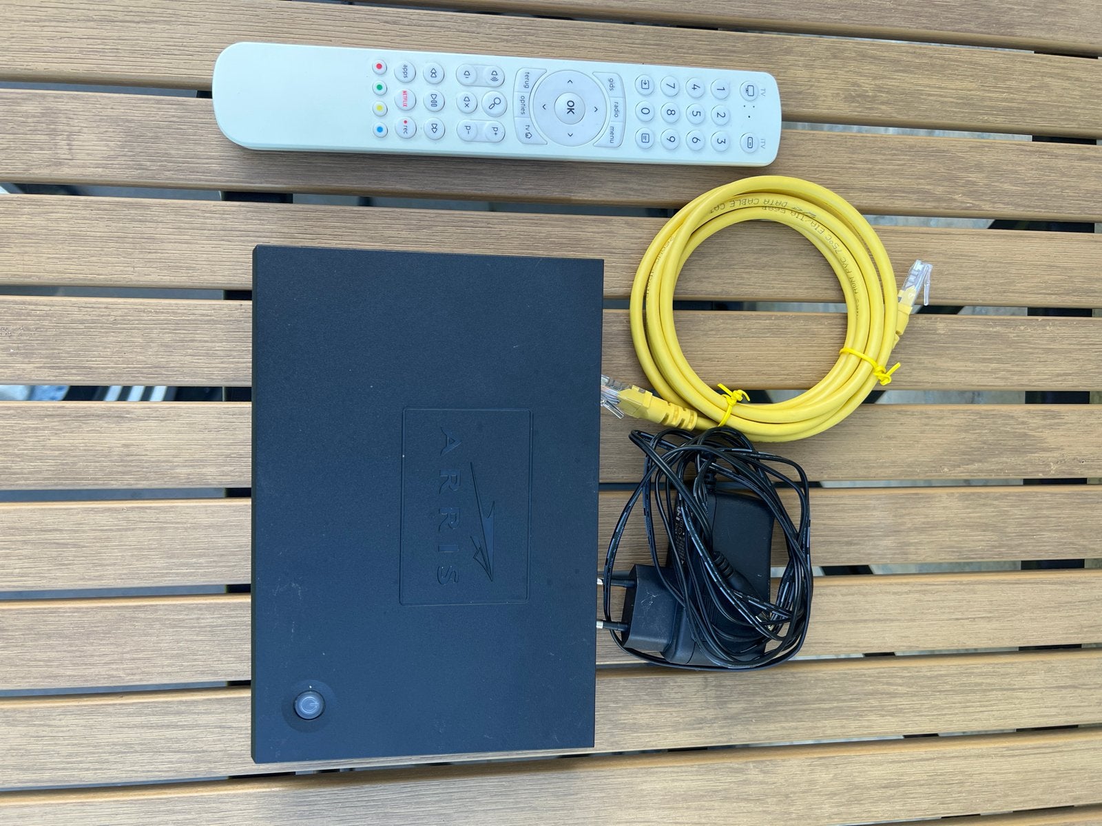 Arris VIP2952 V2 Decoder met afstandsbediening en kabels, Ophalen of Verzenden, Gebruikt, Decoder