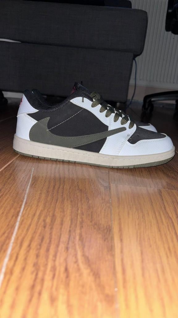 Nike jordan low travis scott olive maat:43, Bruin, Sportschoenen, Nieuw, Ophalen of Verzenden