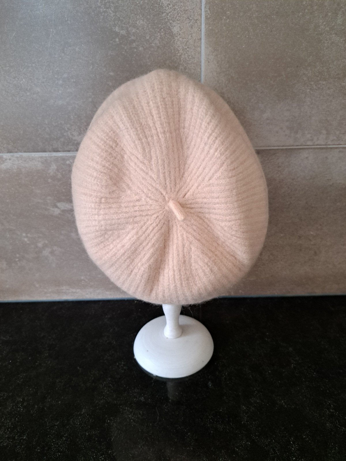 Beige gebreide baret, Ophalen of Verzenden, Nieuw, One size fits all, Pet