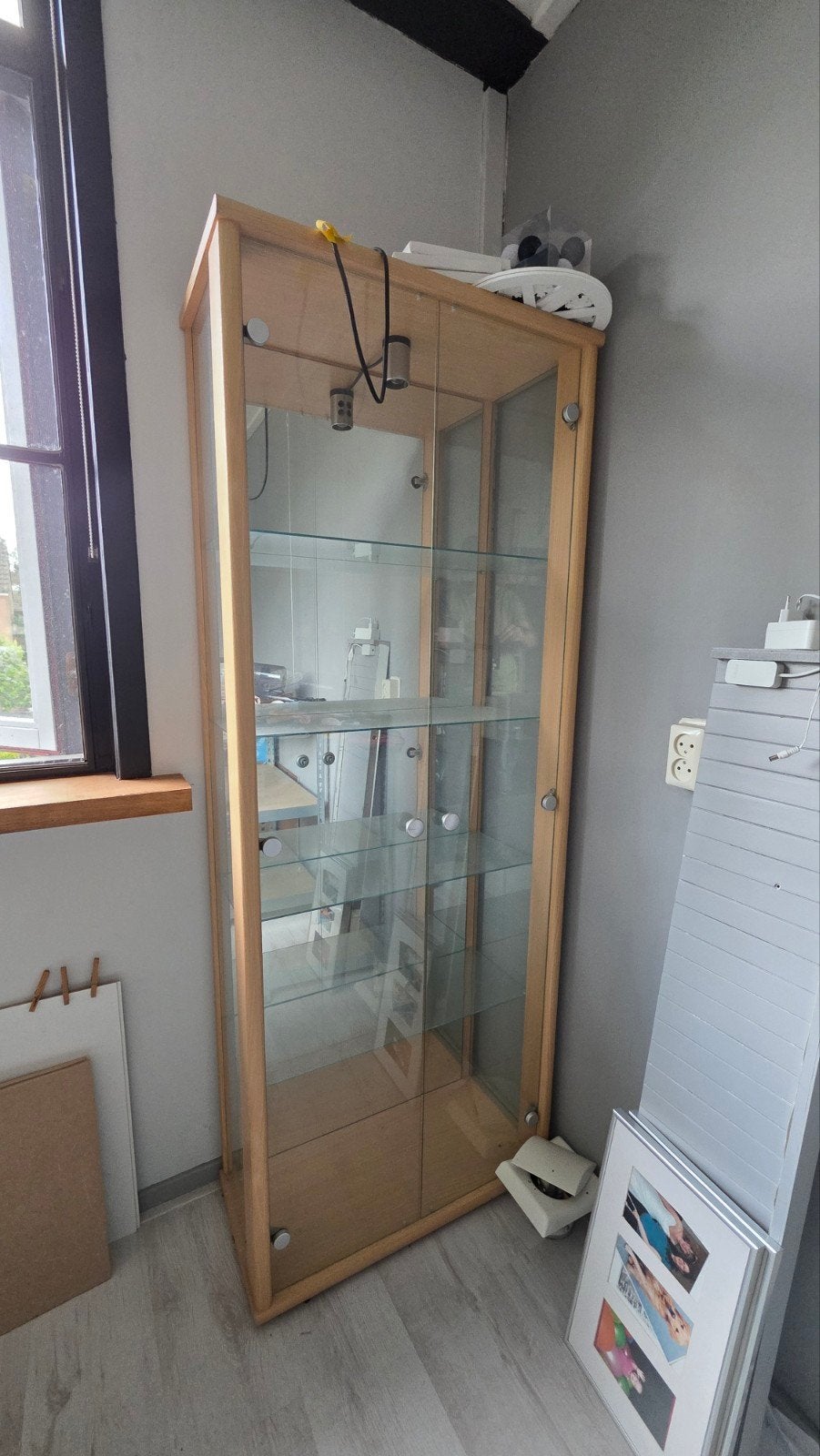 Vitrinekast met spiegelpaneel, verlichting en 2 deuren, Ophalen, Glas, 50 tot 100 cm, 150 tot 200 cm