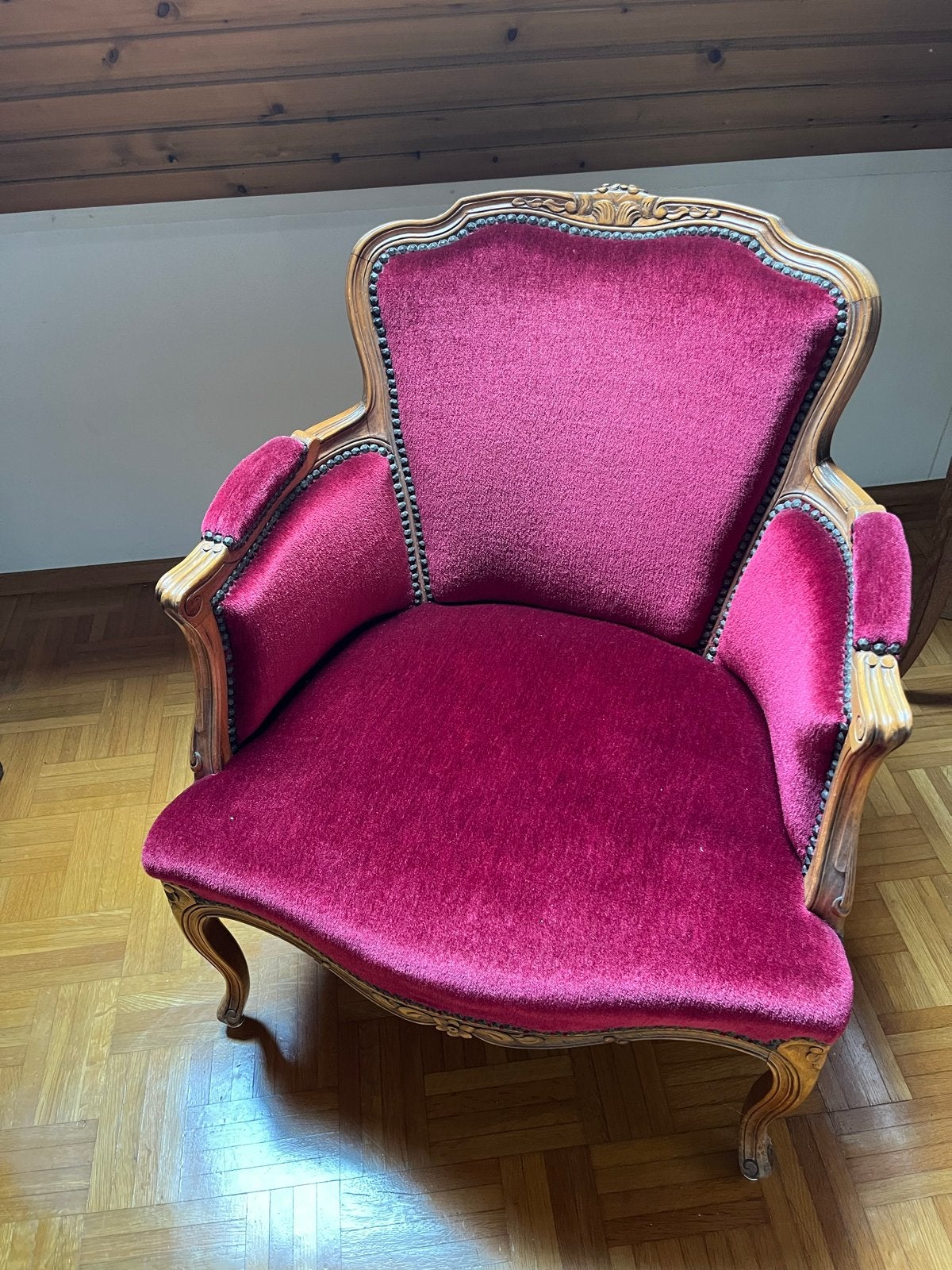 Antieke fauteuil in Lodewijk XV-stijl met rood fluweel, Ophalen